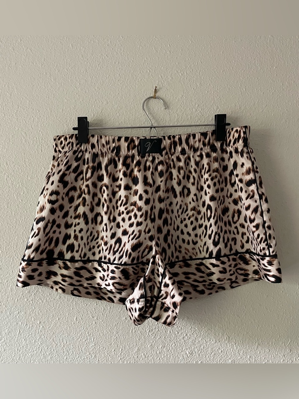 Victoria’s Secret Satin Leopard Print Pajama Sleep Shorts Women’s Large